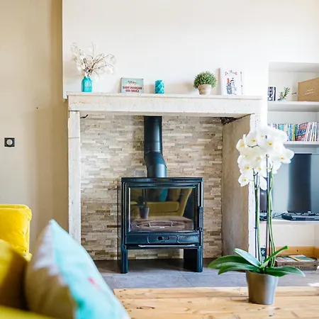 Au Pied Des Vignes *